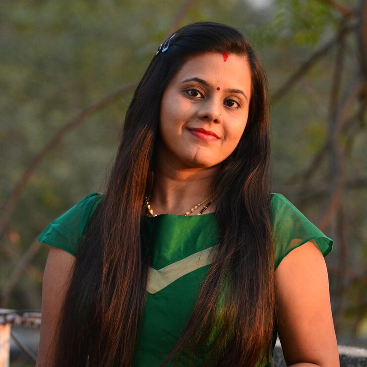 portrait-smiling-young-woman-with-long-black-hair-standing-against-tree_1048944-17433918